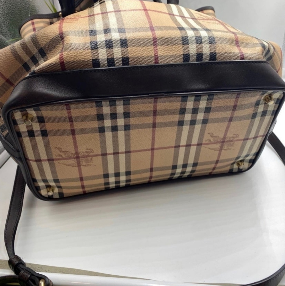 Burberry Haymarket Golderton Medium Tote - Picture 4 of 8